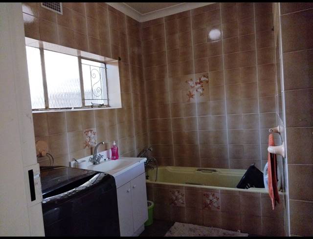 3 BEDROOM HOUSE FOR SALE IN KEMPTON PARK EXT 4